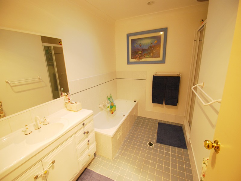 1/37 Davies St, Kincumber NSW 2251