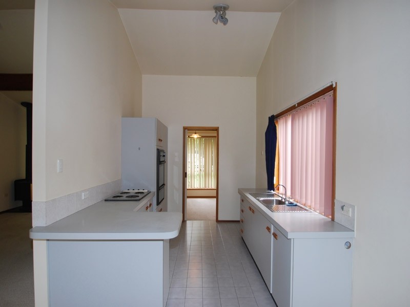 74 Melville St, Kincumber NSW 2251