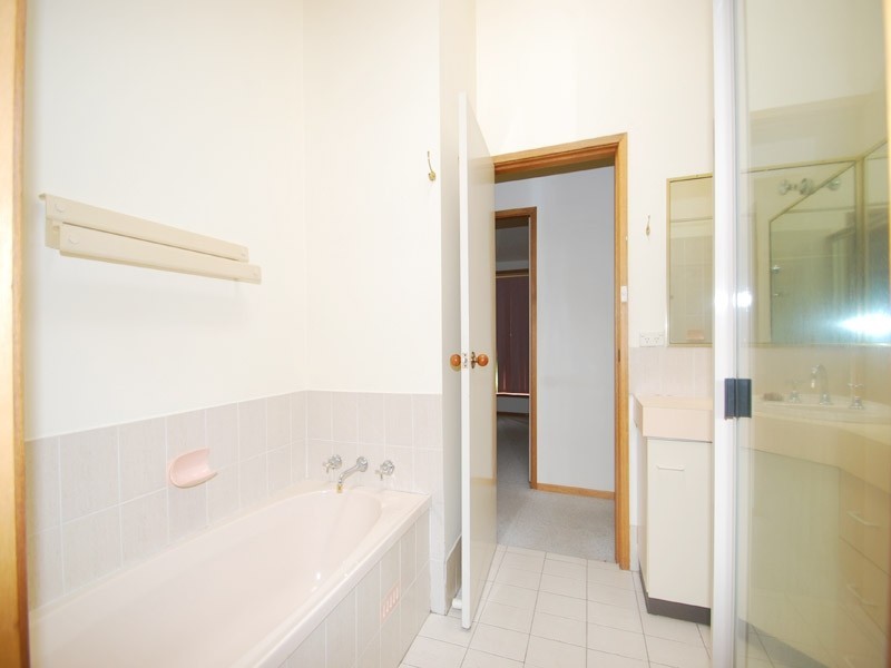 74 Melville St, Kincumber NSW 2251