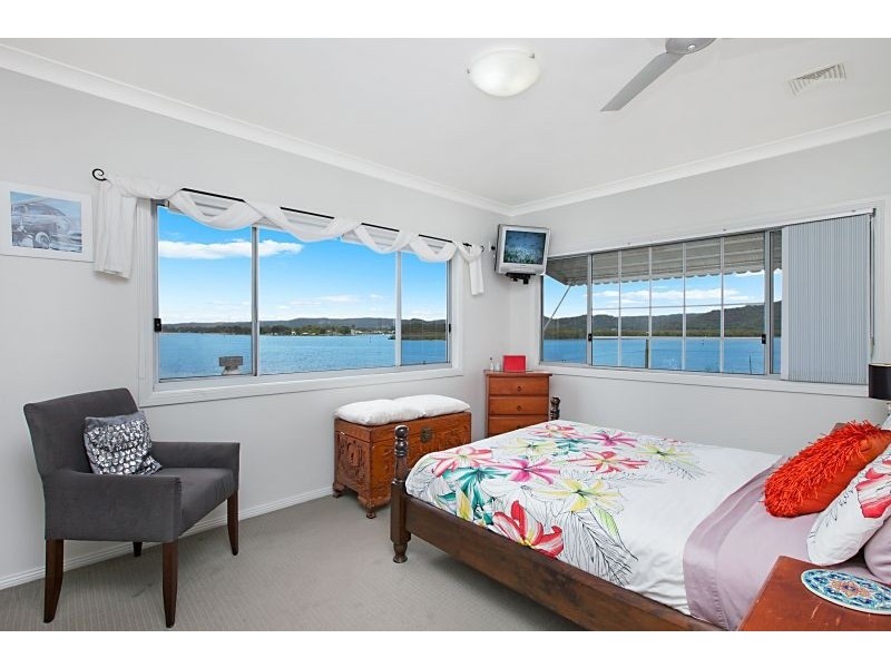 14 Henderson Rd, Saratoga NSW 2251