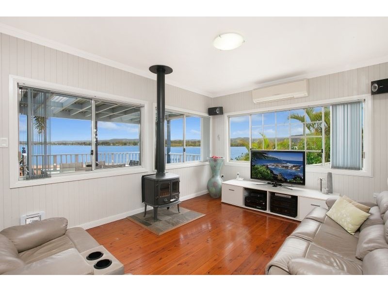 14 Henderson Rd, Saratoga NSW 2251