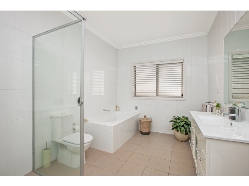 16 Figtree Bay Dr, Kincumber NSW 2251
