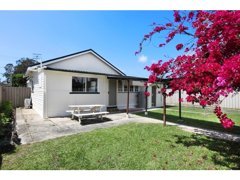 16 Restella Ave, Davistown NSW 2251