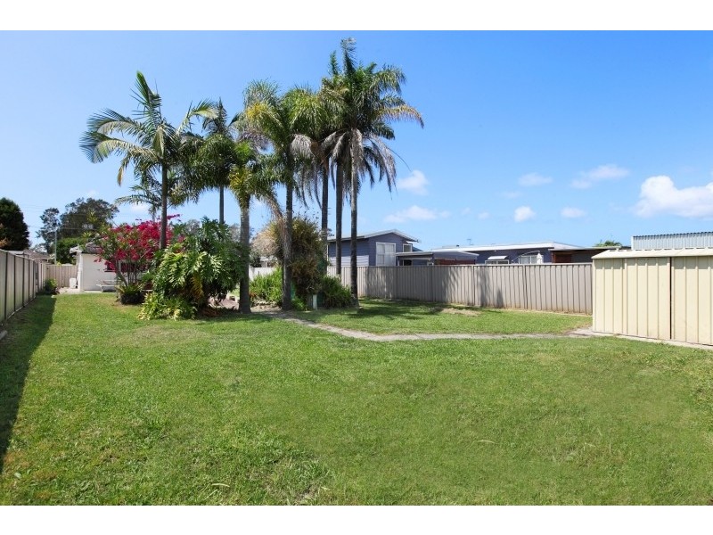 16 Restella Ave, Davistown NSW 2251