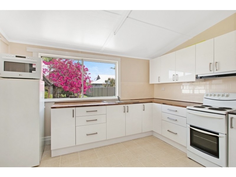 16 Restella Ave, Davistown NSW 2251