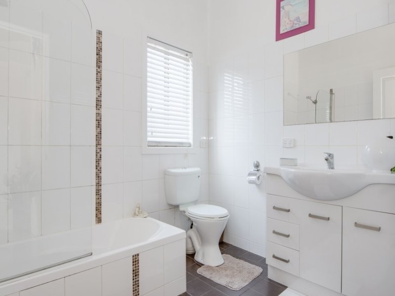 42 Tasman Avenue, Killarney Vale NSW 2261