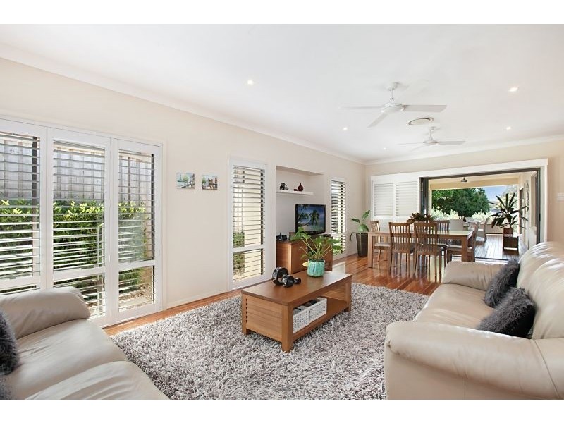17 Figtree Bay Dr, Kincumber NSW 2251
