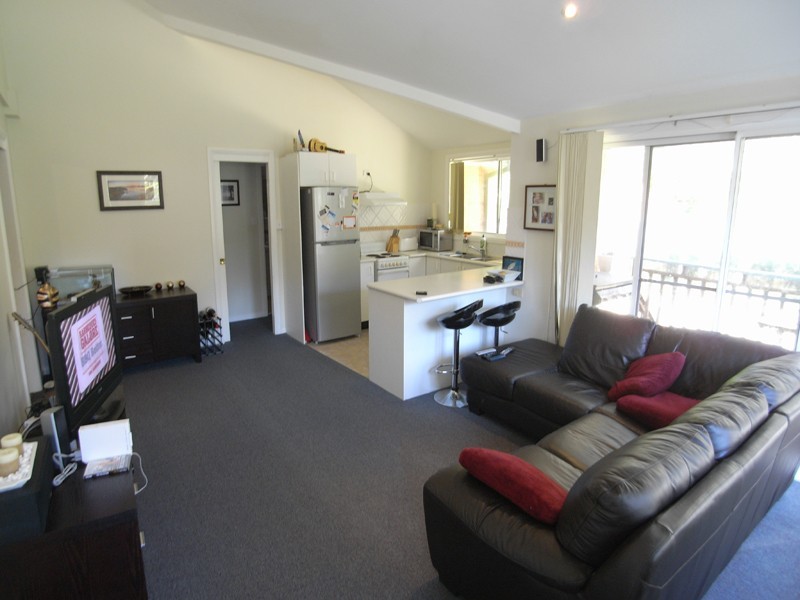 2/28 Lake Shore Drive, North Avoca NSW 2260