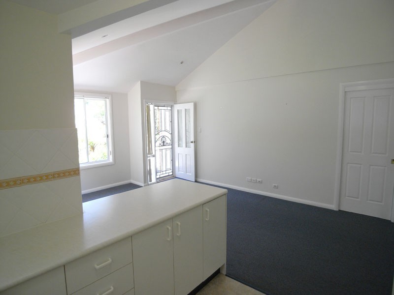 2/28 Lake Shore Drive, North Avoca NSW 2260