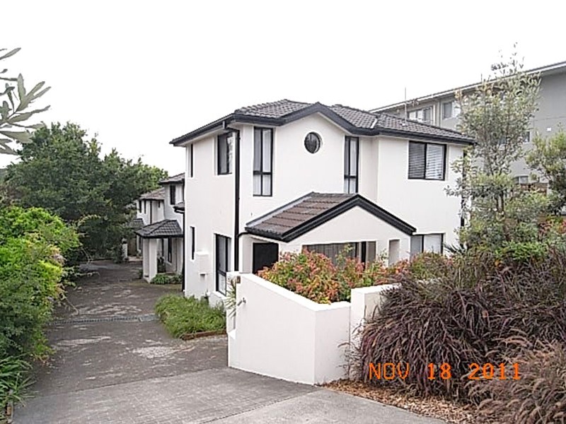 2/23 Barnhill Road, Terrigal NSW 2260