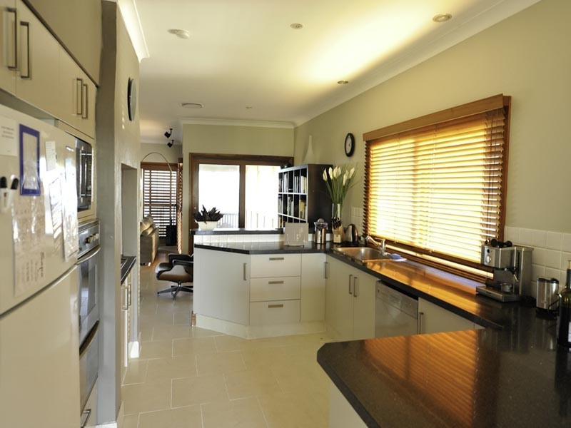 14 North Scenic Drive, Forresters Beach NSW 2260