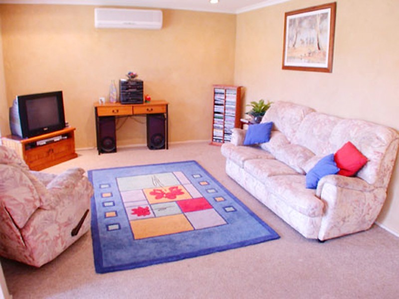 3 Day Dawn Pl, Erina NSW 2250