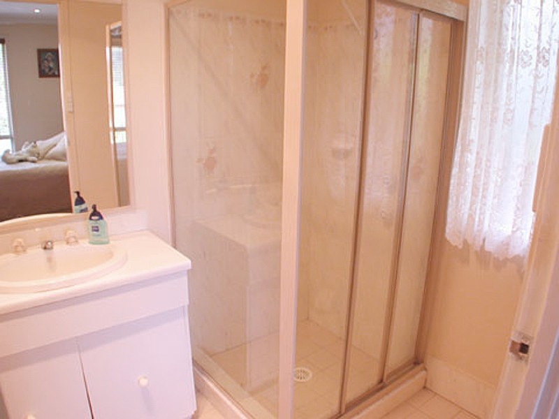 3 Day Dawn Pl, Erina NSW 2250