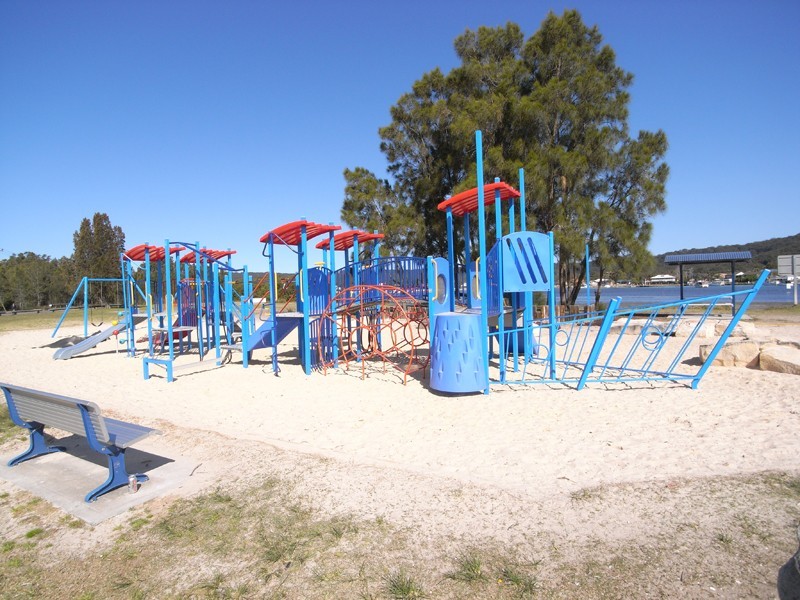 10 Illoura Cres, Davistown NSW 2251