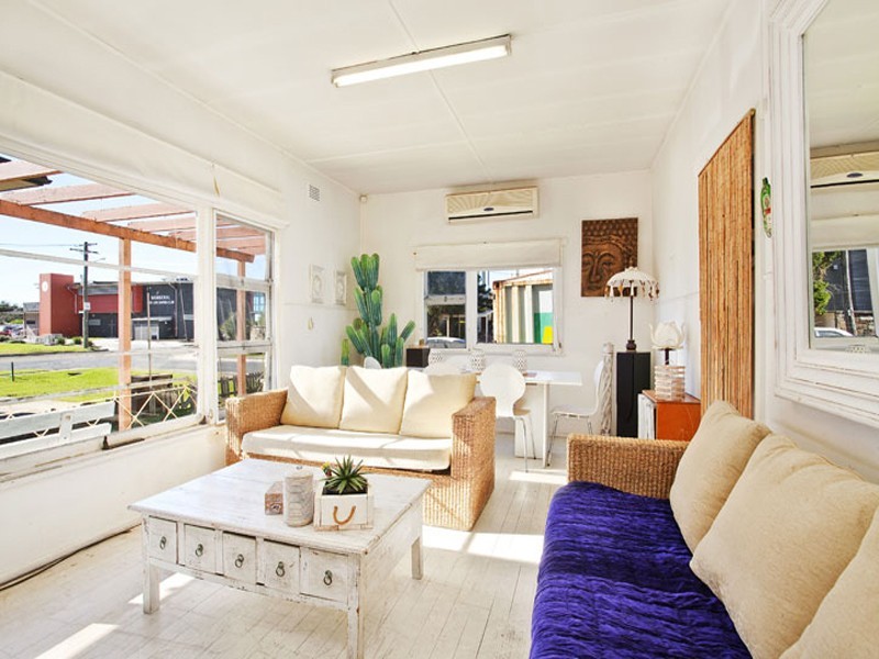 16 Calais Rd, Wamberal NSW 2260