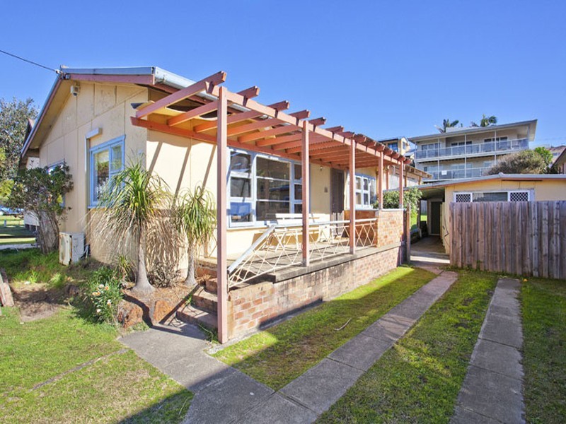 16 Calais Rd, Wamberal NSW 2260