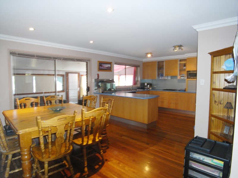 37 Joan St, Forresters Beach NSW 2260