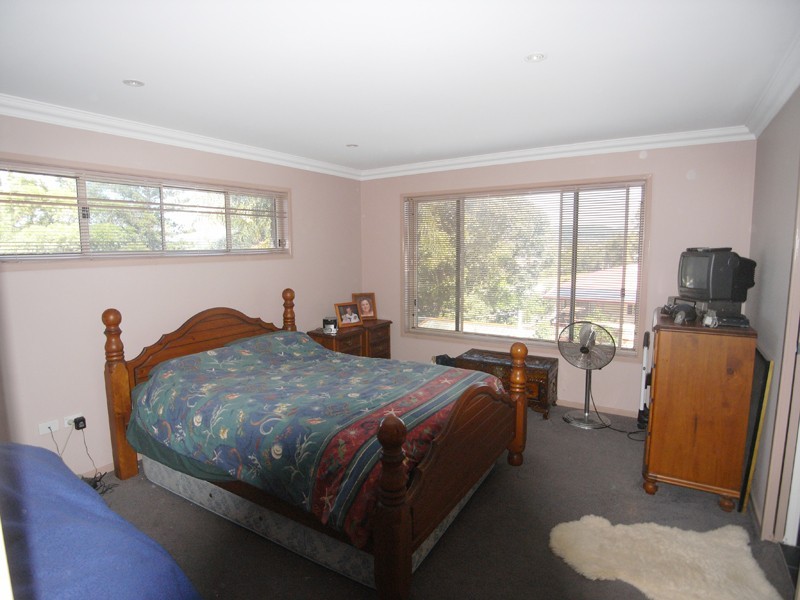 37 Joan St, Forresters Beach NSW 2260