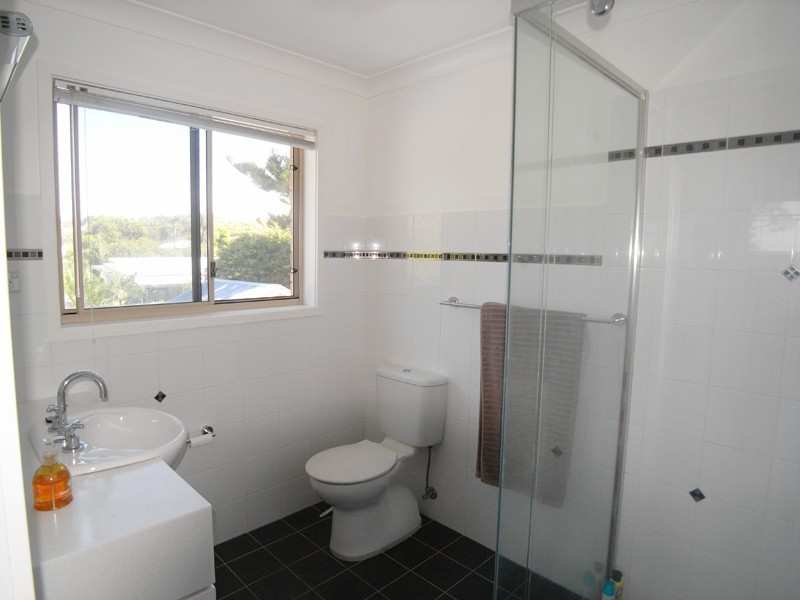 37 Joan St, Forresters Beach NSW 2260