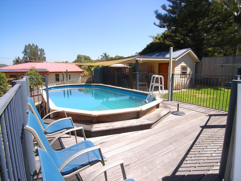 37 Joan St, Forresters Beach NSW 2260