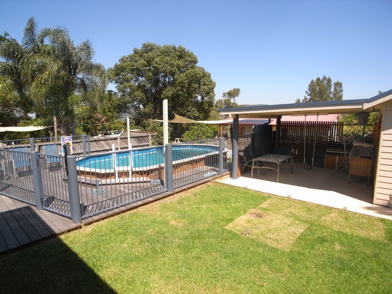 37 Joan St, Forresters Beach NSW 2260