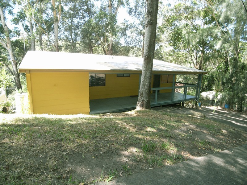 4 Harcourt Pl, North Avoca NSW 2260