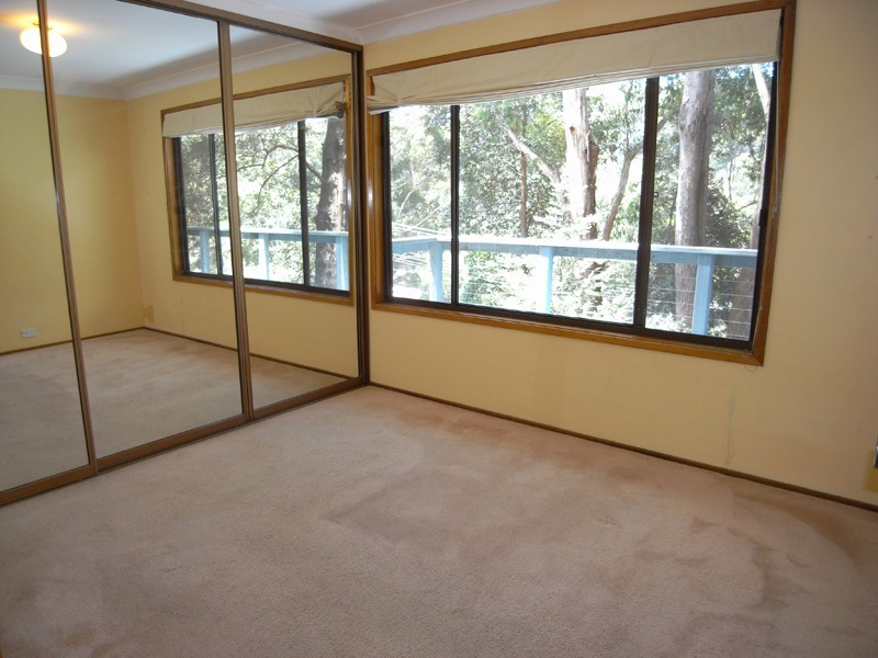 4 Harcourt Pl, North Avoca NSW 2260