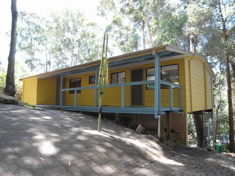 4 Harcourt Pl, North Avoca NSW 2260