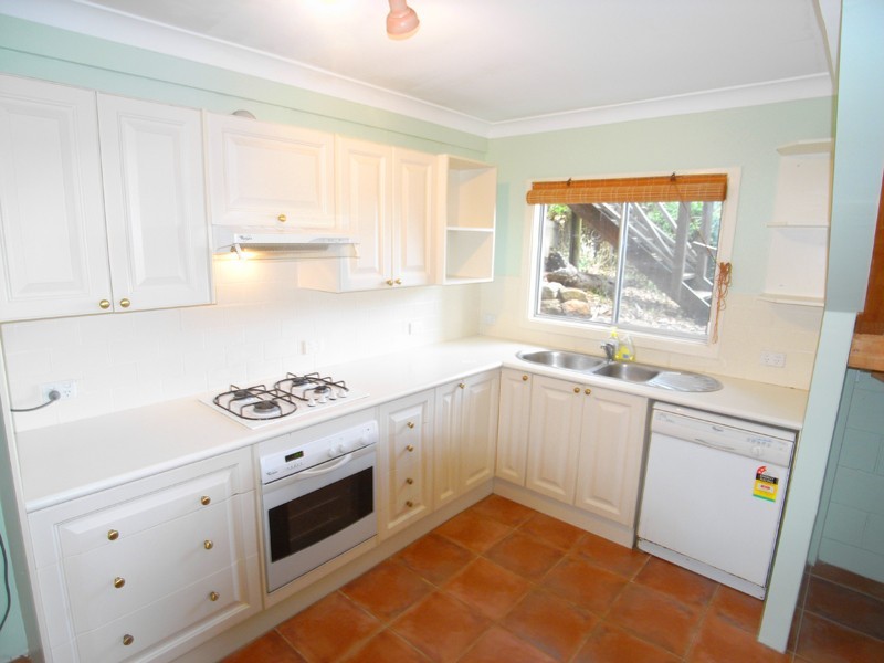 3 Hillcrest Rd, Empire Bay NSW 2257