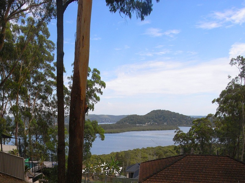 3 Hillcrest Rd, Empire Bay NSW 2257