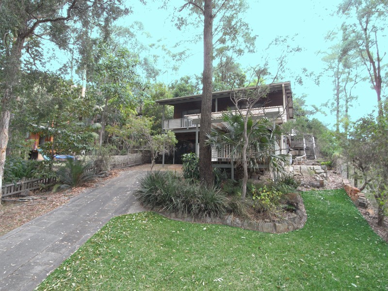 3 Hillcrest Rd, Empire Bay NSW 2257