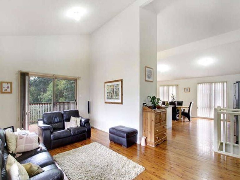 23 Thames Dr, Erina NSW 2250