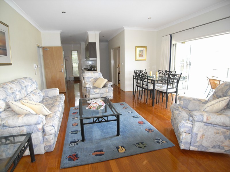 1/5 Maroomba Rd, Terrigal NSW 2260