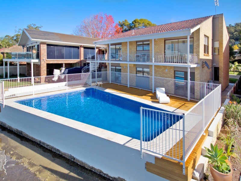 41 Kurrawa Ave, Point Clare NSW 2250