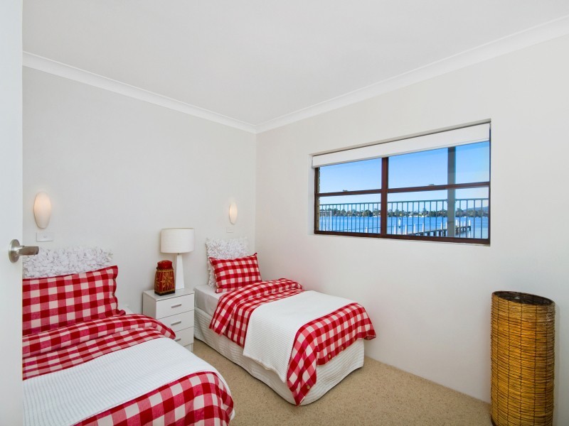 41 Kurrawa Ave, Point Clare NSW 2250