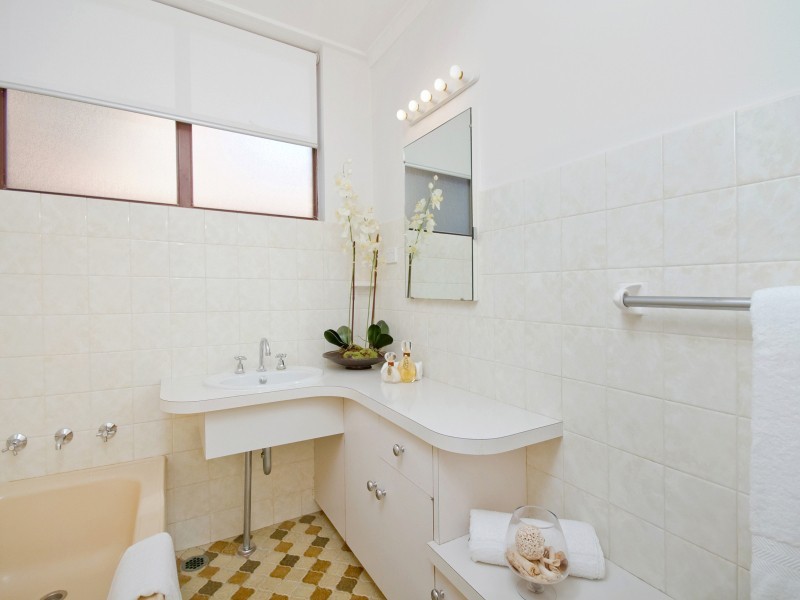 41 Kurrawa Ave, Point Clare NSW 2250