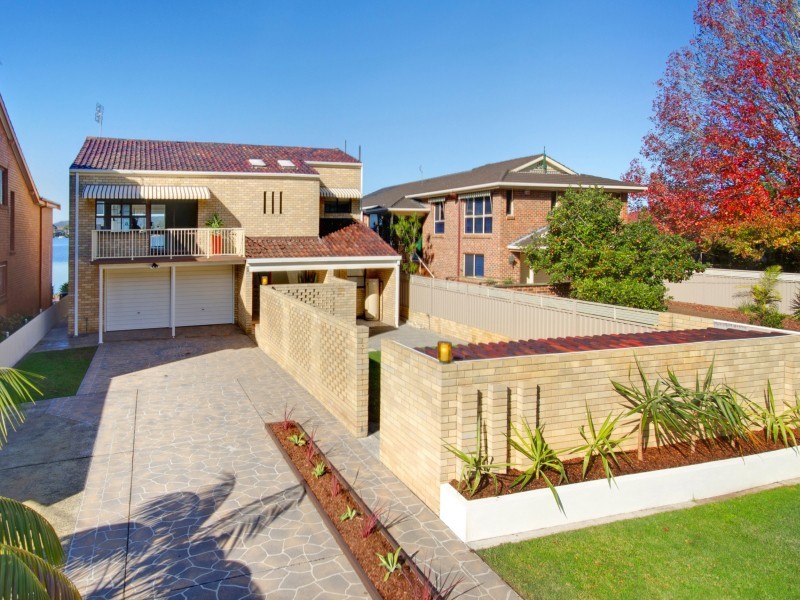 41 Kurrawa Ave, Point Clare NSW 2250