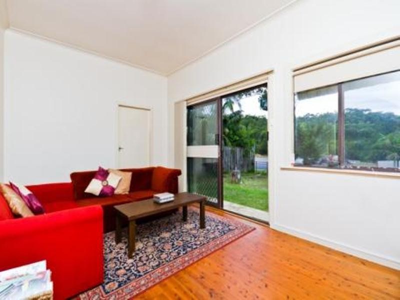 951 The Entrance Rd, Forresters Beach NSW 2260