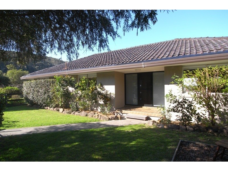 8 Coreen Dr, Wamberal NSW 2260