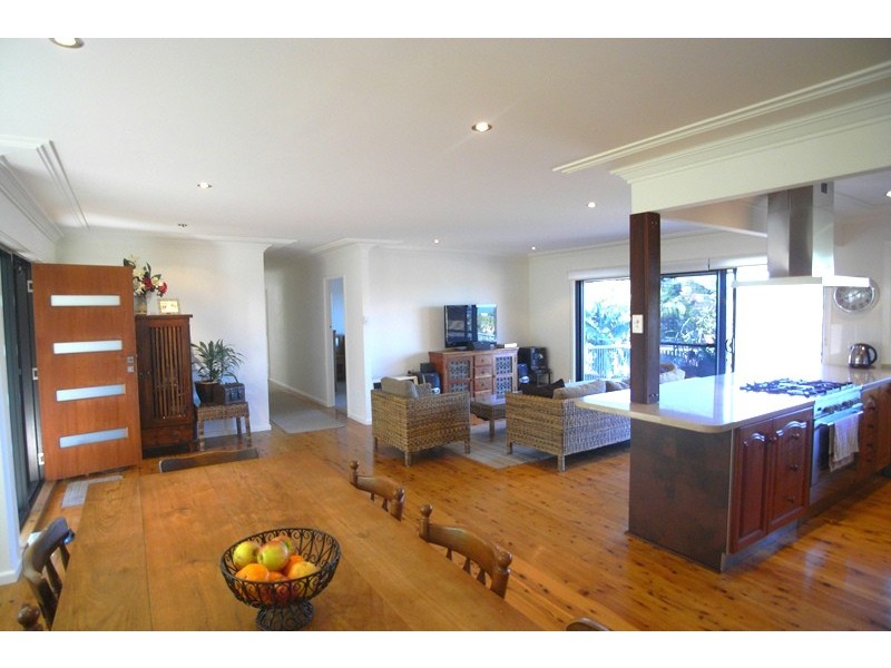 8 Coreen Dr, Wamberal NSW 2260