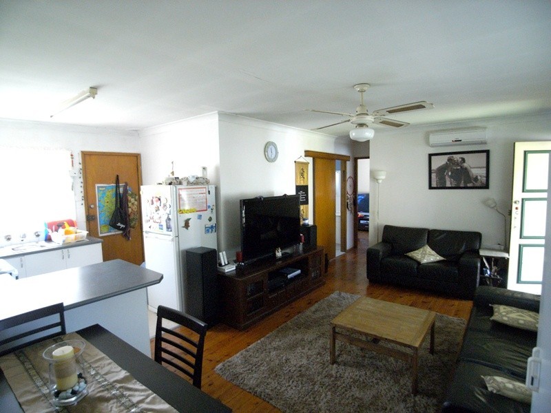 27 Raymond Tce, Terrigal NSW 2260