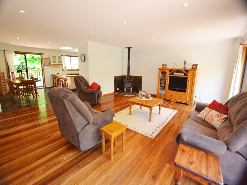 113 Lake Shore Dr, North Avoca NSW 2260