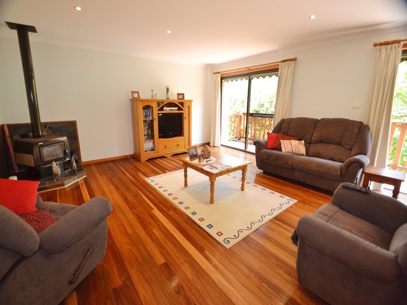 113 Lake Shore Dr, North Avoca NSW 2260