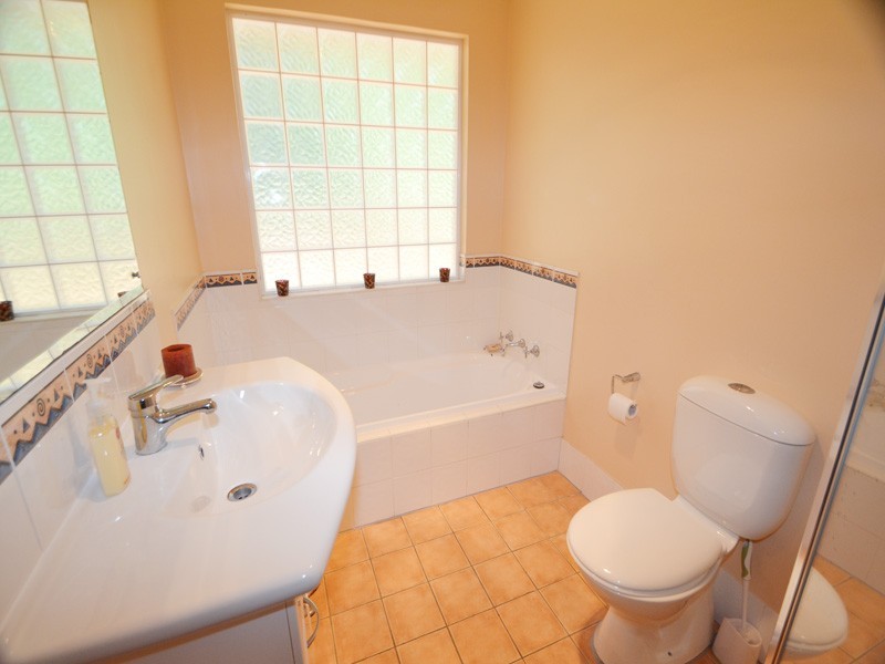 113 Lake Shore Dr, North Avoca NSW 2260