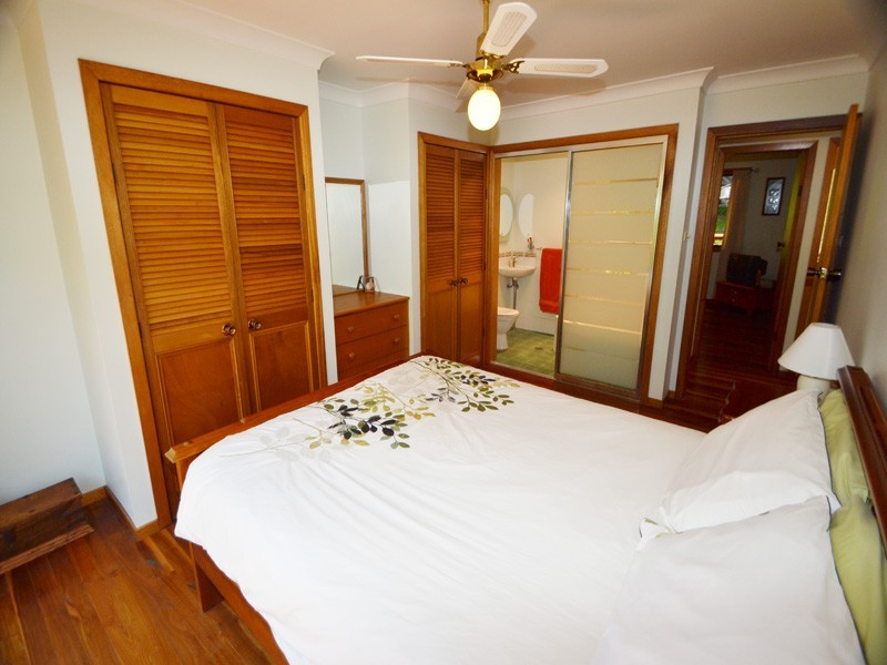 113 Lake Shore Dr, North Avoca NSW 2260