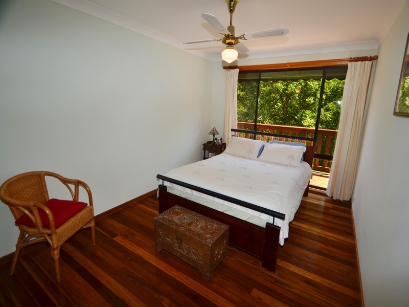 113 Lake Shore Dr, North Avoca NSW 2260