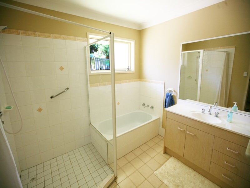 6 Blue Bell Drive, Wamberal NSW 2260