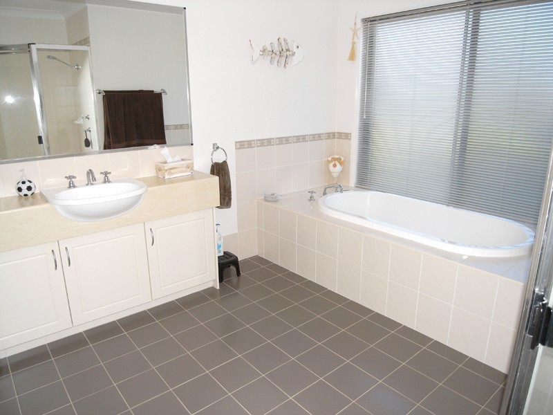 15 Burdett Pl, Umina Beach NSW 2257