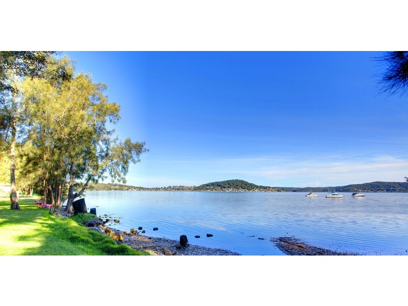 16 Lexington Parade, Green Point NSW 2251