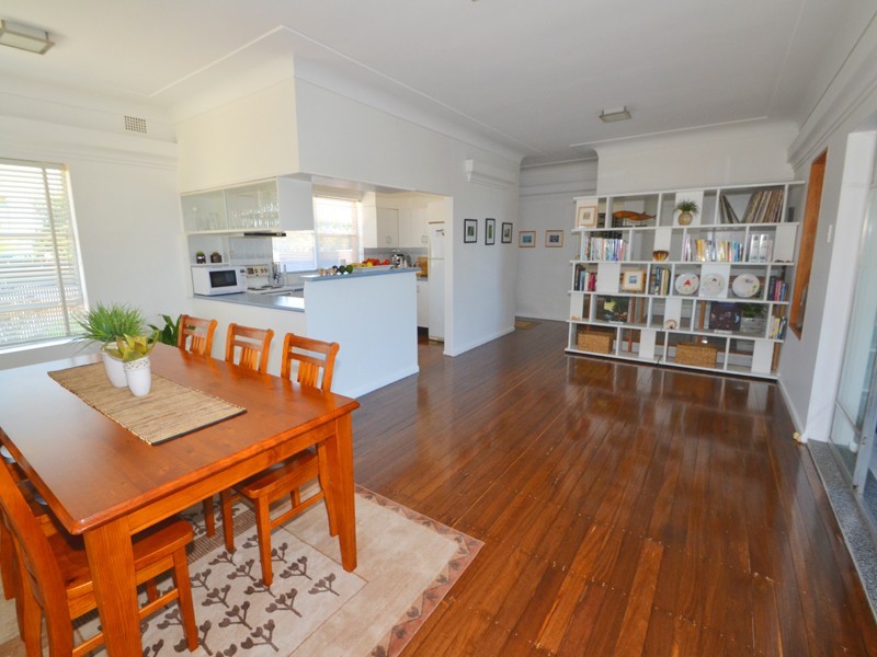 80 Tramway Rd, North Avoca NSW 2260